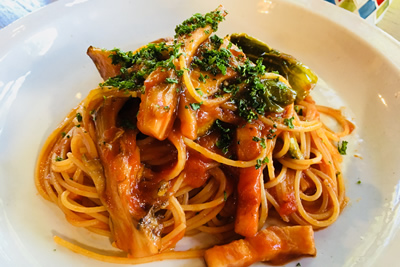 Cホンレンソウとベーコンのトマトパスタ